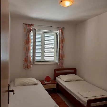 Apartments Iva *