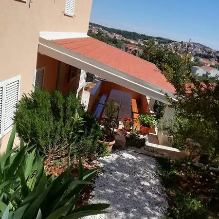 Apartments Iva Seget Vranjica