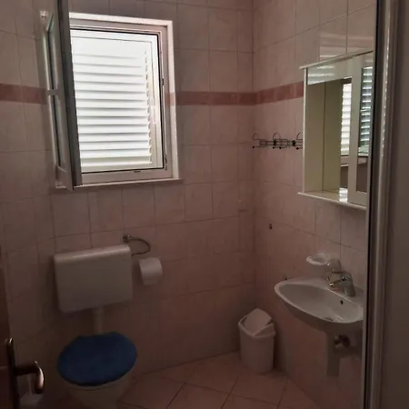 Apartments Iva * Seget Vranjica