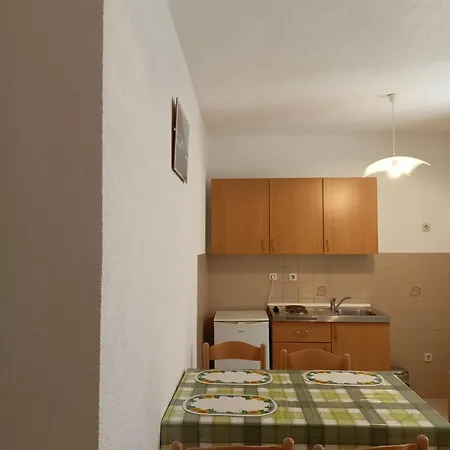 Apartments Iva * Seget Vranjica